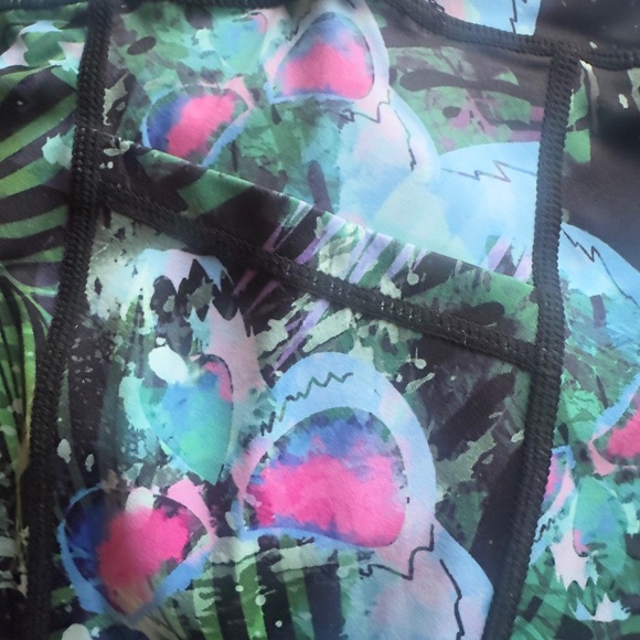 NWOT CVG-Constantly Varied Gear Miami Skull Print Capri Leggings Size M - Picture 6 of 7